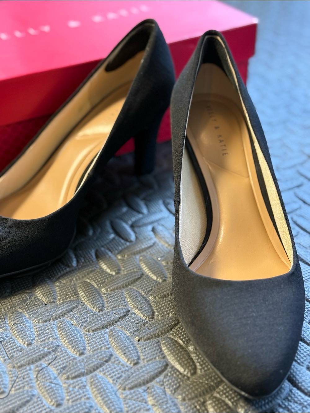 Kelly & Katie Black Gemma Pumps Size 7